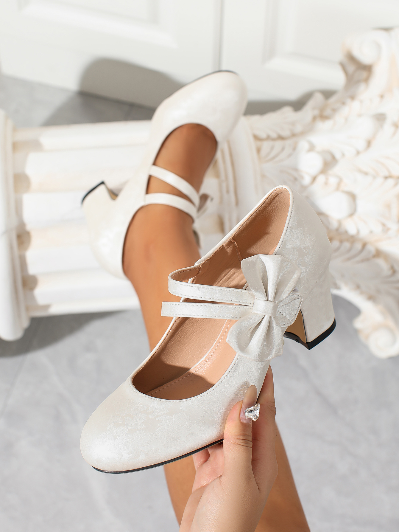 أحذية نسائية كبيرة الحجم بتصمي - مراجعة Women Formal Wear With Shoes وسعره